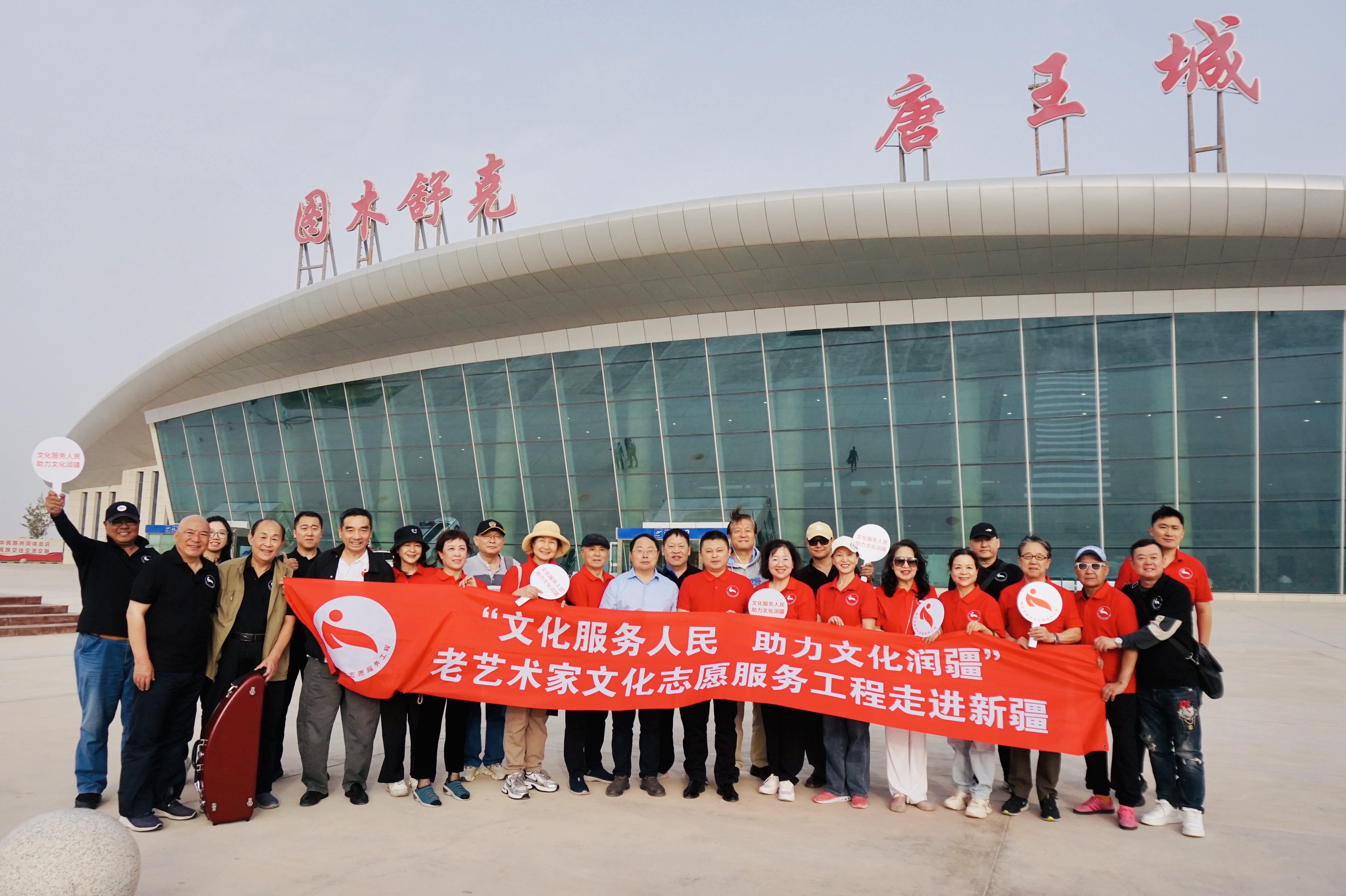 “文化服务人民 助力文化润疆”老艺术家文化志愿服务工程走进新疆生产建设兵团第三师图木舒克市